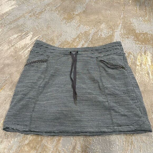 Athleta Womens Metro STRIPE Skort Skirt Shorts medium Gray Heather Active EUC - Picture 1 of 8